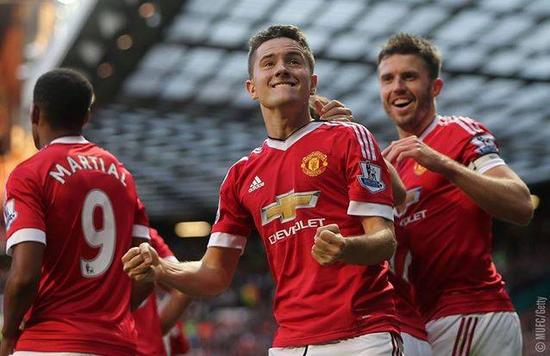 奏占据榜首 奏占据榜首